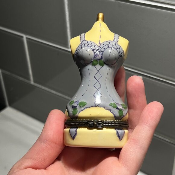 Limoges Style Vintage Porcelain Hinged Trinket Box Bow Closure Purple Silhouette - Picture 3 of 13